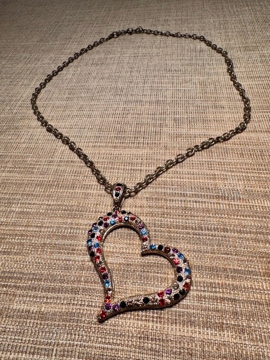 Vintage Jewelry - Chunky Gold Tone Rhinestone Heart Pendant Necklace